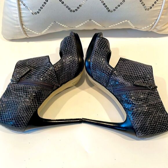 NEW Calvin Klein High Heel Platform Peep Toe Booties Size 7 - Picture 6 of 7